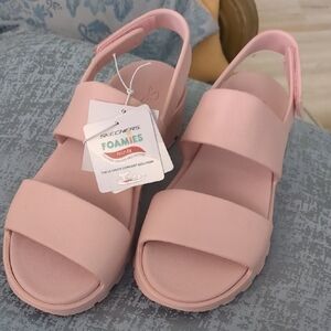 Skechers New Women's Archfit Pink Foamies Sandals